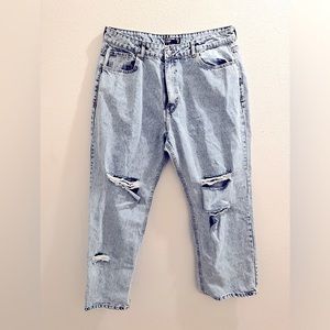 Pretty little thing, light blue washed ripped jeans